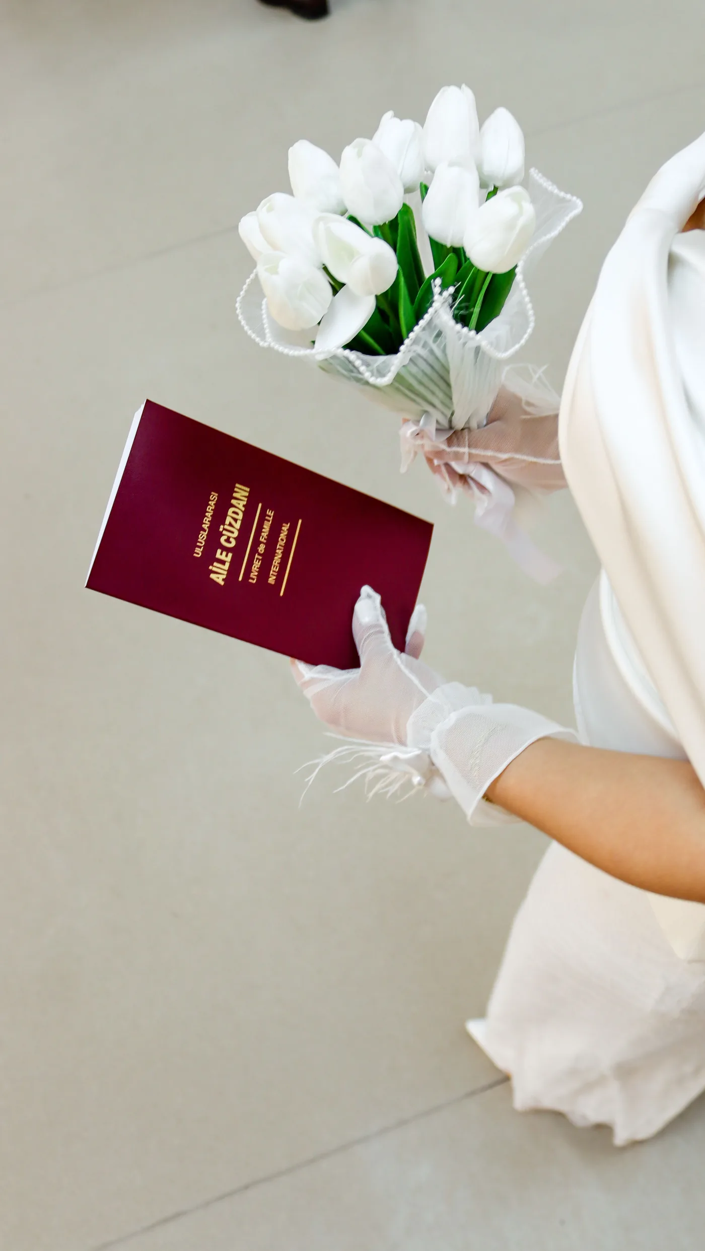 Casal durante cerimônia de casamento